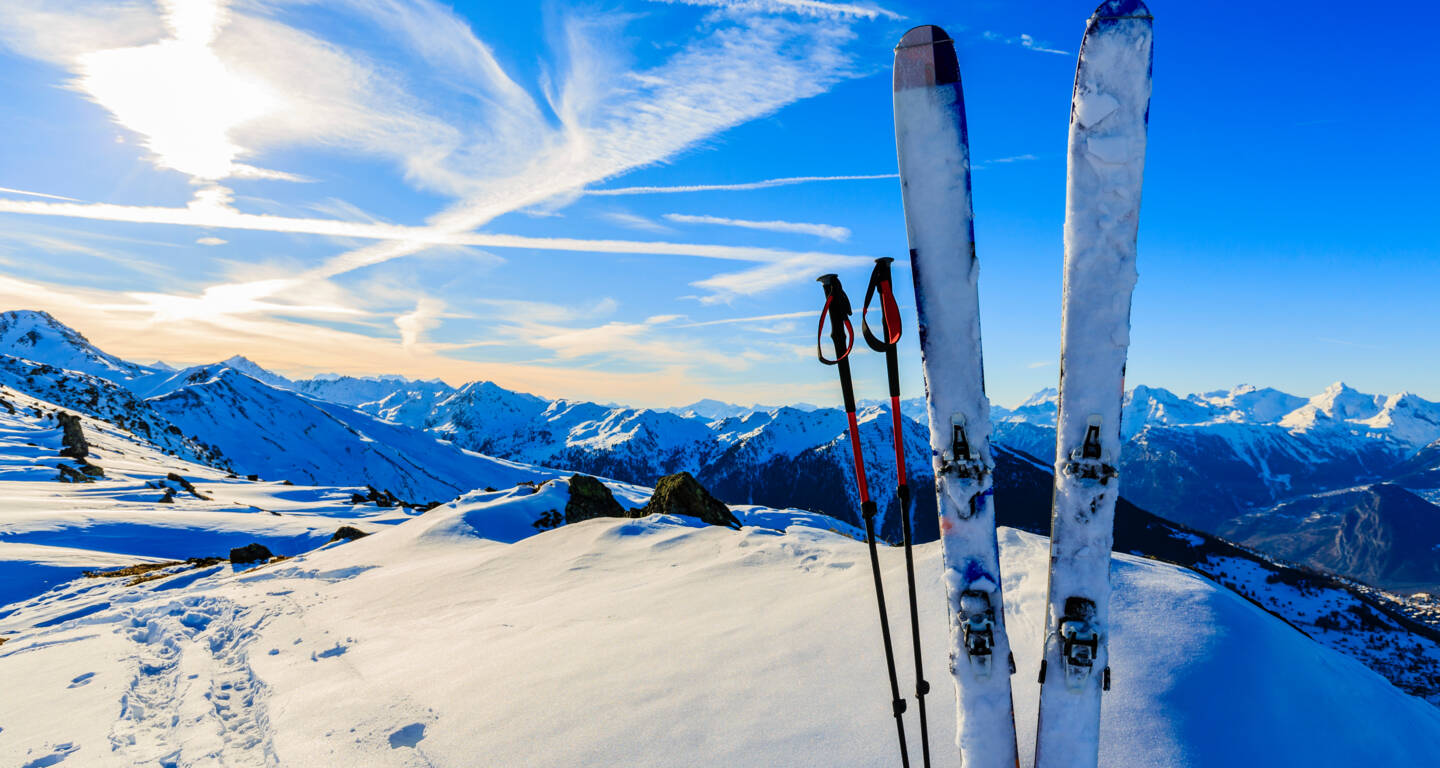 Winter-Berge-Skifahren-Touren_AdobeStock_120777942